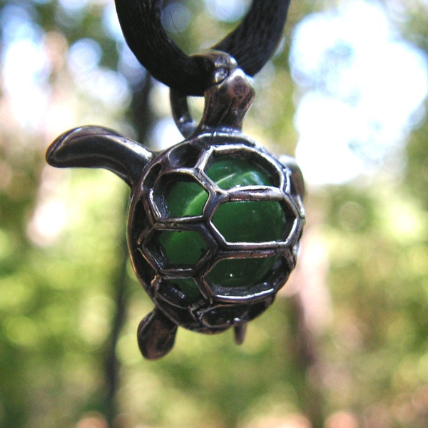 Sea Turtle Pendant With Aventurine In Sterling Silver