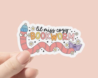 Lil Miss gezellige boekenwurm vinylsticker, leuke trendy sticker, gezellige herfst herfst leest, leesgrage sticker, boekstickers voor Kindle, boekenwurmcadeaus