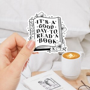 Es ist ein guter Tag, um ein Buch zu lesen Vinyl Aufkleber, Buchliebhaber Aufkleber, niedliche Flasche Aufkleber, Laptop Aufkleber, wasserdichter Aufkleber, eBook Reader
