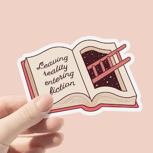 Sticker vinyle Quitter la réalité, entrer dans la fiction, sticker Kindle, sticker livresques, liseuse pour amateur de livres, cadeau de rat de bibliothèque, sticker tendance