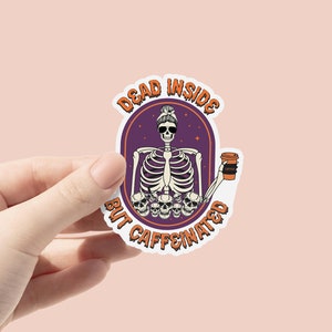 Adesivo in vinile Dead Inside But Caffeinated, adesivo per caffè freddo, decorazione per tazze, regali per caffè, decalcomanie divertenti, adesivo per bottiglia d'acqua, adesivo scheletro