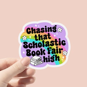 Adesivo in vinile "Chasing that Scholastic Book Fair High", adesivo per amanti dei libri, adesivo per laptop, regali per lettori, adesivo Kindle divertente e libresco
