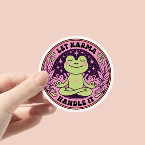 Laat Karma het afhandelen Vinylsticker, stickers geestelijke gezondheid, stickers schattige kikkerfles, laptopsticker, waterdichte sticker, bevestiging