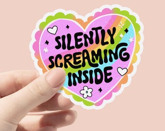 Pegatina de vinilo "Gritando en silencio por dentro", pegatinas de amor propio para la salud mental, pegatinas de botellas con forma de corazón, pegatina para portátil, pegatina impermeable para la ansiedad.
