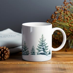 Taza Evergreen, taza Winter Trees, regalo de Navidad, taza con paisaje nevado, diseño de pino, 11 oz