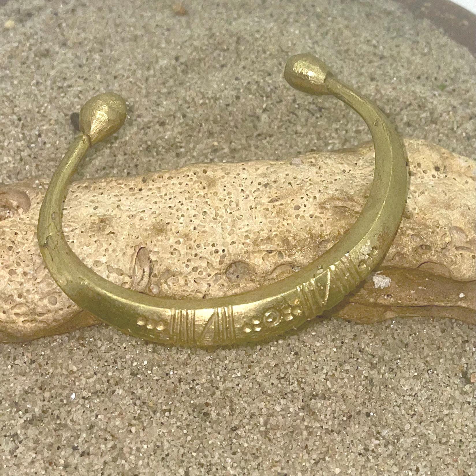 Bracelet Jonc Ancien En Bronze Et Os - Origine Afrique Du Nord, Occasion