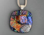Quadratisch Dichroic Glas Halskette, dichroitische Schmuck, Anweisung Halskette, Zentangle Glas Anhänger, Hand graviert Anhänger - Frühlingsboten