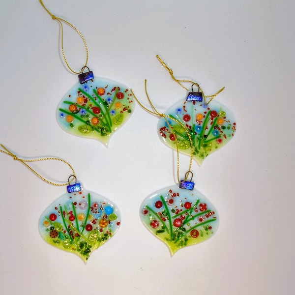 Flower Garden Fused Glass Christmas Ornaments, Fused Glass Holiday Sun Catchers, Cottage Garden Holiday Tree Ornament