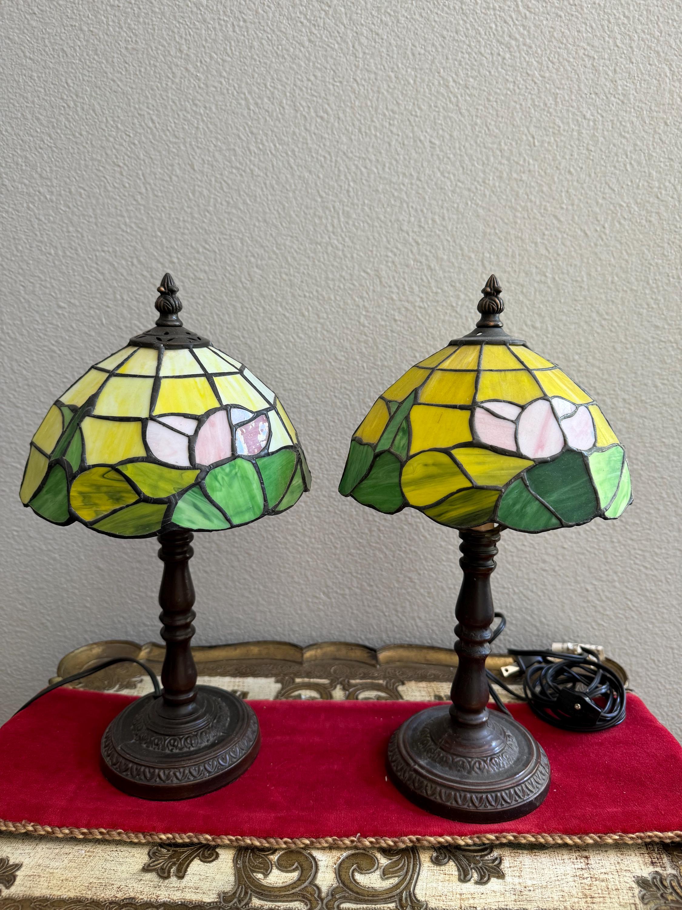 Set of 2 vintage Tiffany Style Stained Glass Table Lamp