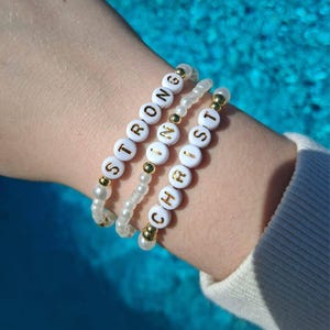 Lot de 3 bracelets « Strong in Christ » ~ Les perles en or sont plaquées or !