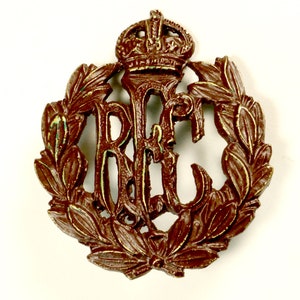 Original WW1 Royal Flying Corps RFC Great War Cap Badge