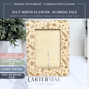 Moldura para fotos de flores de nascimento de julho SVG – 4x6 compartimentos para fotos, furos para pendurar embutidos + opção de suporte | Design de vinco | Larkspur e lírio d'água