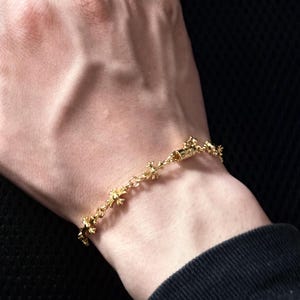Gold Würfel, Kreuz & Herz Bettelarmband mit weißen oder rosa Edelsteinen | Y2K Punk Streetwear Schmuck, trendiges Geschenk für Sie/Ihn