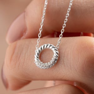 Sterling Silver Circle Pendant Necklace: Minimalist Women&#39;s Jewelry