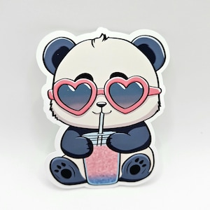 Schattige pandasticker met hartje zonnebril en smoothie | Weerbestendige vinylsticker