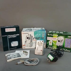Fujifilm FinePix F601 Zoom! Near MINT!! Full boxed set
