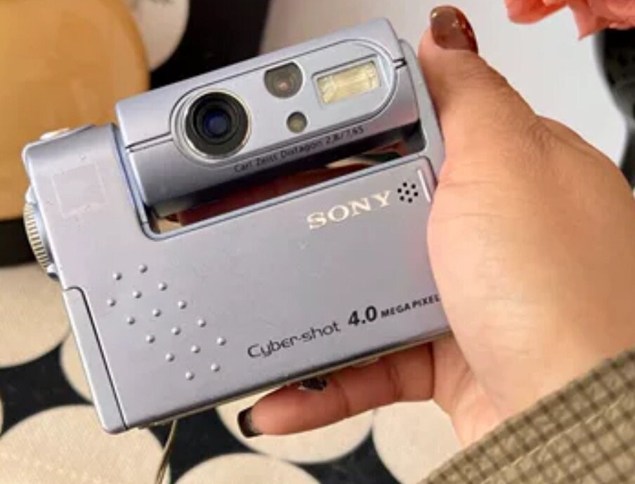 SONY CYBER-SHOT DSC-F77 Digital Camera Silver Japanese Only