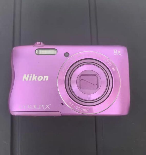 I12322 【美品】NIKON ニコン Coolpix S3700 ピンク Nikon Coolpix S3700 20.1 Megapixel Compact Camera, Pink