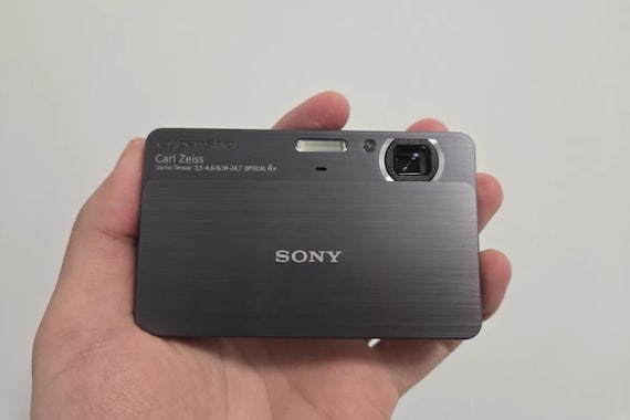 SONY Cyber−Shot T DSC-T700 Amazon.com : Sony Cybershot DSC-T700 10.1MP Digital Camera