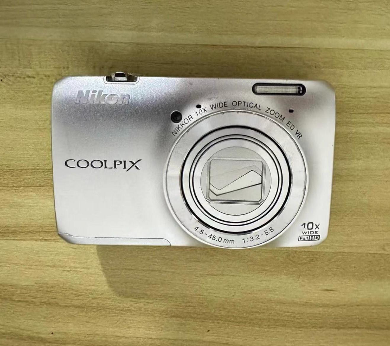 Nikon COOLPIX S6300,16MP,10x,2.7in,f/3.2,Gold Excellent from