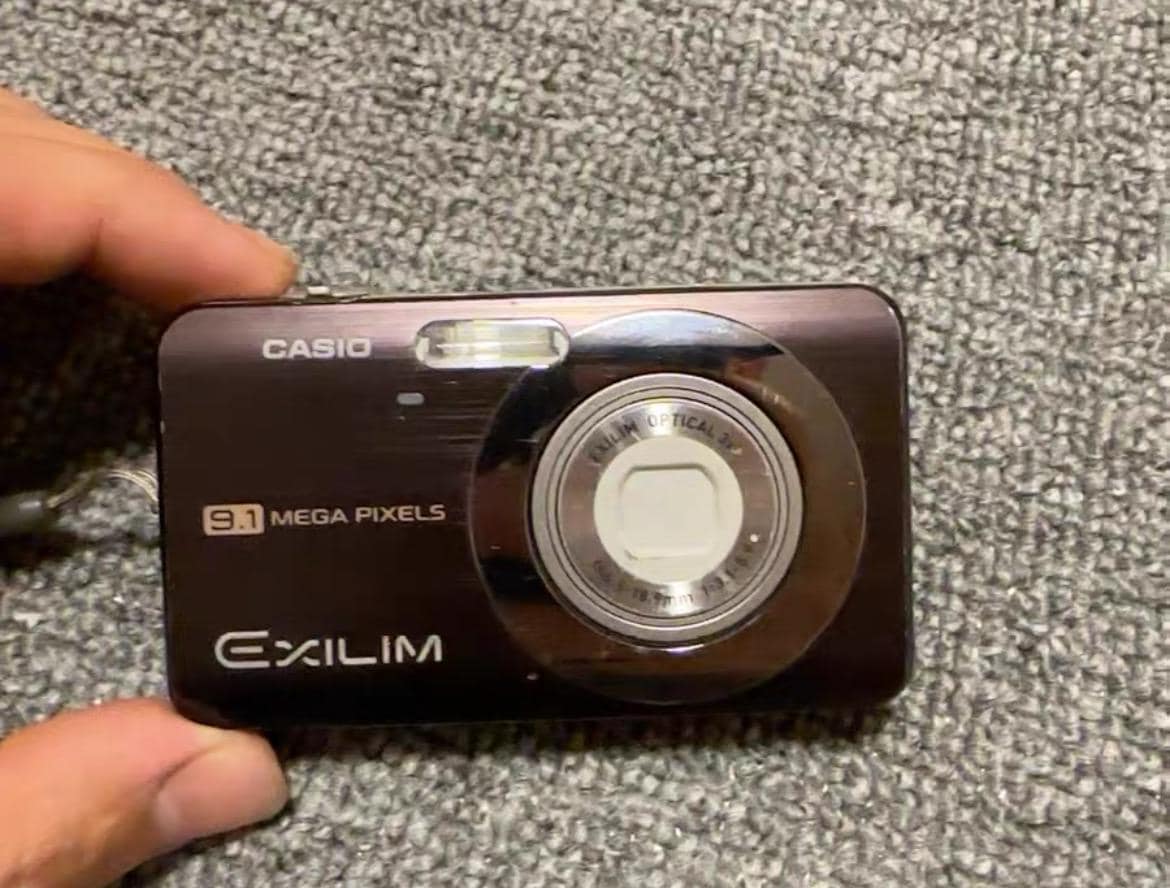 CASIO EXILIM EX-Z85 (良品） Gray Casio Exilim EX-Z85 -- 9.1MP -- Y2K Digicam Digital