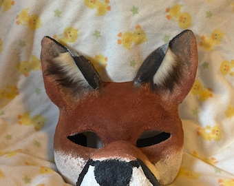 Venta de garaje: Máscara de zorro rojo