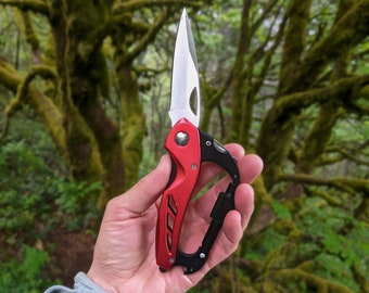 Locking Blade and Carabiner – strong and durable multi-tool pocket knife