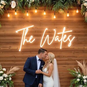 Luce con nome per matrimonio personalizzata, insegna rustica per matrimonio, insegna LED con nome per famiglia, insegna al neon per decorazioni nuziali, insegna per fondale nuziale, neon a batteria