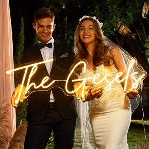 Insegna al neon per matrimonio personalizzata / Insegna al neon con cognome / Decorazione per tavolo torta nuziale / Sfondo con parete erbosa / Neon con nome di famiglia / Decorazione per la casa con regalo di nozze
