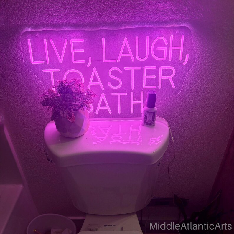 Letrero de neón "Vive, ríe, tostadora" para baño: decoración gótica peculiar para el baño, luz de humor negro, letrero de neón personalizado, letrero de humor para el baño imagen 2