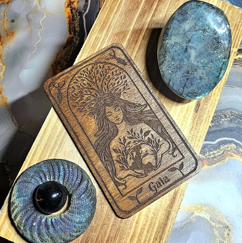 Gaia gudomsaltarkort, Jordmoder altardekor, Jordgudinnakort, Gudomsarbete, Hedniskt altartillförsel, Gudinnekristallkit, Gudinnekonst Dark Walnut Stain