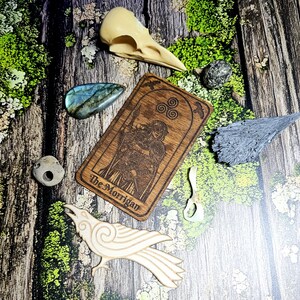 Die Morrigan Gottheit Altar Karte, Morrigan Altar Dekor, Gottheit Arbeit, Pagan Altar Versorgung, Hexenaltar Kristall Kit, keltische Kriegergöttin Kunst Bild 15