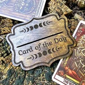 Soporte para cartas del día, expositor de cartas del tarot individuales, soporte para cartas del oráculo, decoración de fases lunares, soporte para cartas, herramienta para el altar de adivinación, regalo de bruja
