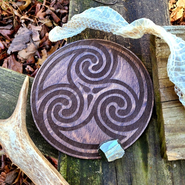 6" Celtic Triskelion Crystal Grid Board, Lasercut Birch Wood, Triple Spiral Art, Triskele Decor, Triple Goddess Altar Plate, Witchy Decor