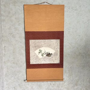 Scorrimento vintage giapponese da appendere KAKEJIKU dipinto a mano/albero di pino a forma di Sensu (ventaglio giapponese)