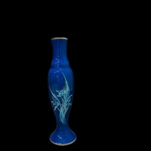 Vintage-Cloisonné-Vase, Halter mit einem Stiel. Hergestellt von Ando Cloisonné Shop (Ando Cloisonné Store)/Im Auftrag der Toyota Motor Corporation/Hergestellt in Japan