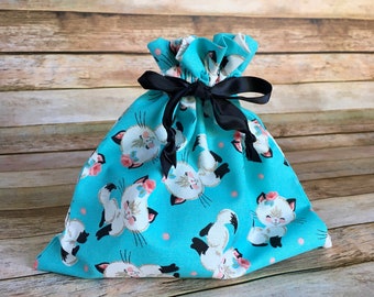 WRAPTASTIC Reusable Fabric Gift Bag - Cutest Kittens
