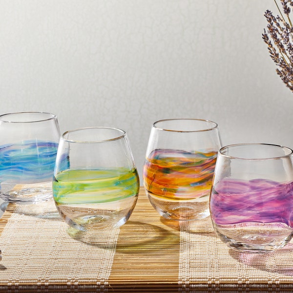 Copas de vino sin tallo en colores arcoíris. Cóctel de vidrio soplado a mano, copas de sangría. Vasos para beber hechos a mano. Regalos para registro de bodas