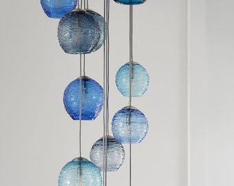 Lustre Cascading Stella – Iluminação de vidro soprado à mão para entradas, saguões e escadas – Lustre moderno personalizável