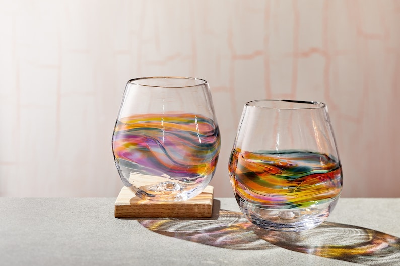 Stemless Weingläser für Cocktails, Wein oder Sangria. Handgemachte mundgeblasene Glaswaren , Barware und Gläsersets. Hergestellt auf Bestellung aus den USA. Bild 8