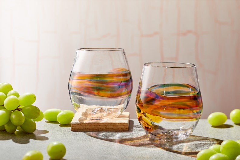 Stemless Weingläser für Cocktails, Wein oder Sangria. Handgemachte mundgeblasene Glaswaren , Barware und Gläsersets. Hergestellt auf Bestellung aus den USA. Bild 1