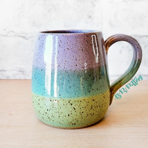Tasse en poterie faite main confortable en violet lavande et vert bambou - PRÉ-COMMANDE
