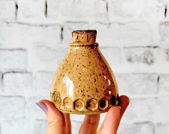 Honeycomb Bud Vase - Beekeeper gift - Jar with cork - small pottery vase - honeybee - bees - small bud vase - bottle with stopper