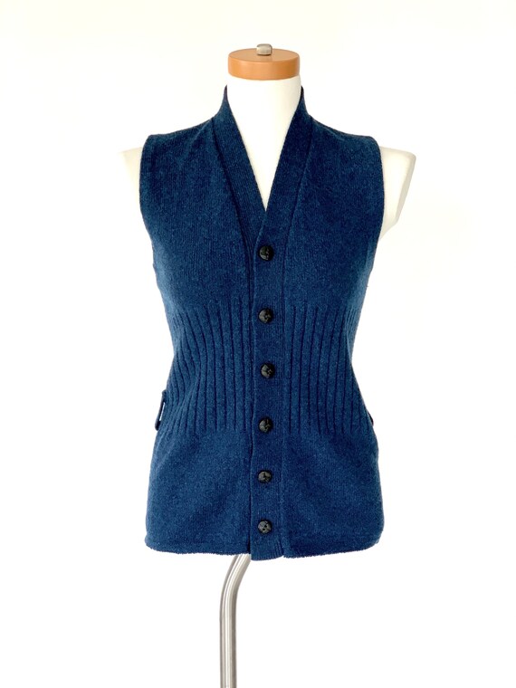 fitted sweater vest