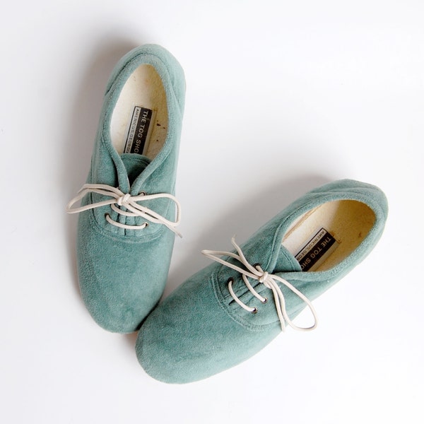 vintage velour Lace Up Loafers / vtg Jazz Shoes / Soft green fabric flats / The Tog Shop / eco friendly / womens size 8 7.5 B