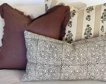 Funda de almohada de lino estampada a mano / Cojín decorativo floral / Decoración de primavera estilo granja bohemio / Regalo de inauguración de la casa