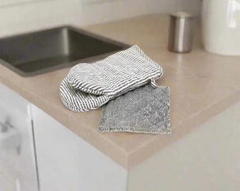 Oven Mitt and Pot Holder Set – Kitchen Safety & Cooking Essentials