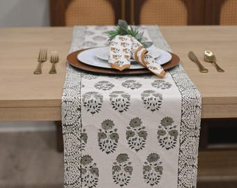 Camino de mesa con estampado floral en bloques / Mantelería rústica hecha a mano / Decoración bohemia para bodas y hogar