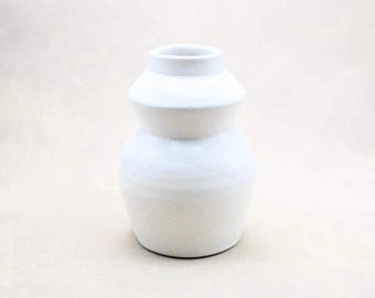 Modern White Vase – Minimal Ceramic Flower Vase, Neutral Pottery Decor for Elegant Table, Gift for Her