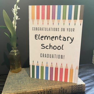 Tarjeta de graduación de la escuela primaria Crayon - Descarga digital/Impresión en casa